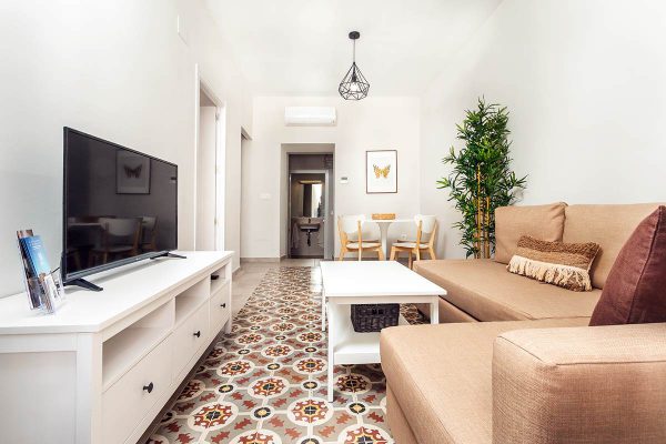 203-roomy-salon